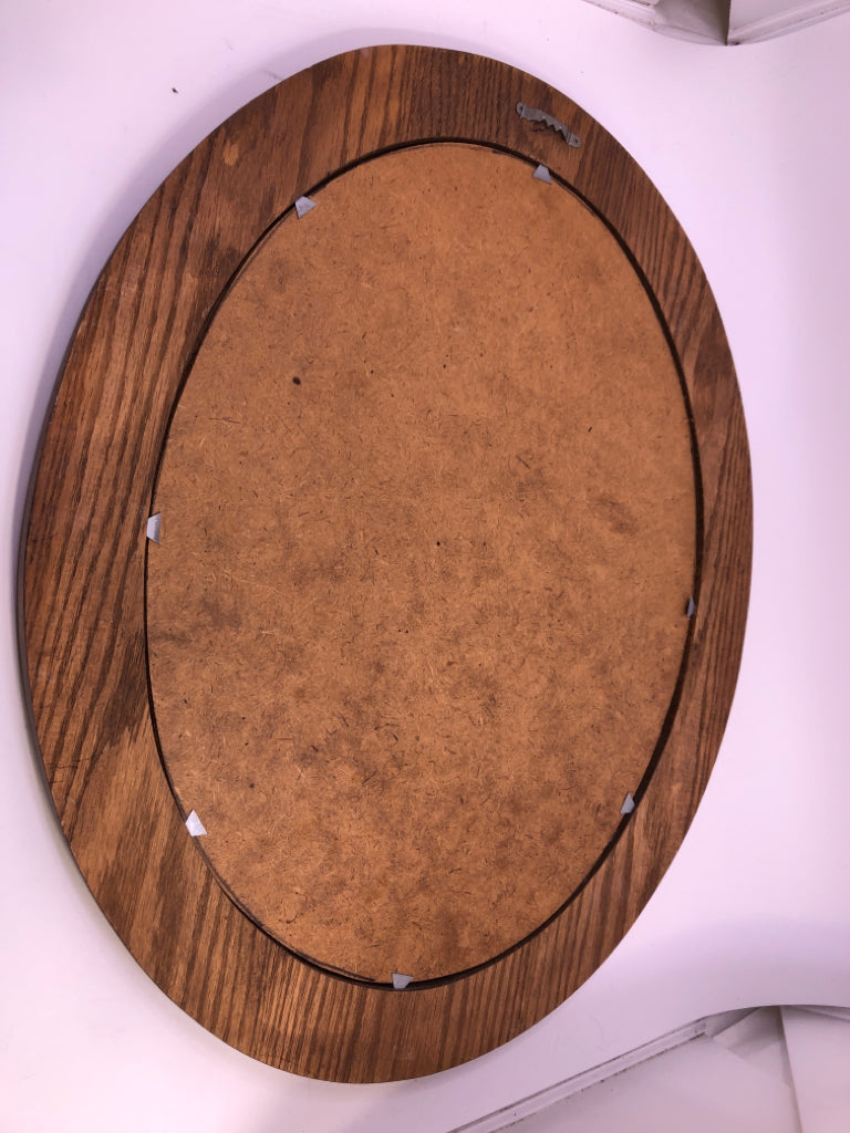 OVAL MIRROR W/WOOD FRAME.