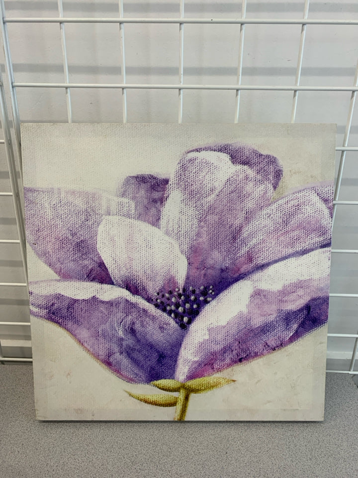 PURPLE FLOWER ON CANVAS WALL HANGING.