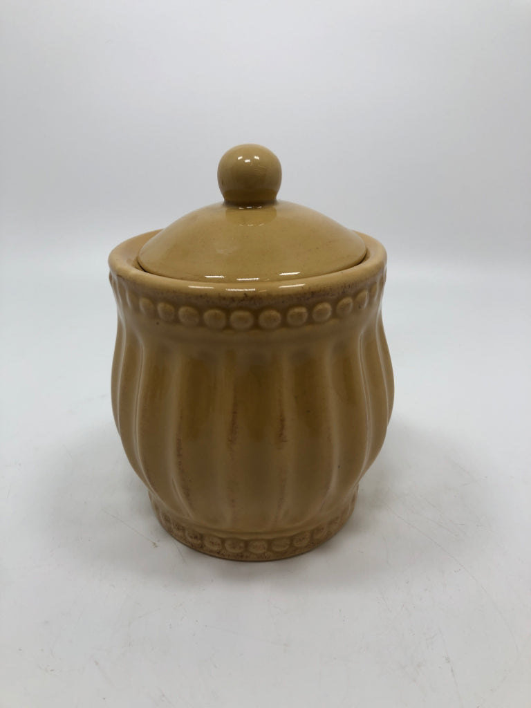 TAN RIBBED SUGAR/CREAMER SET.