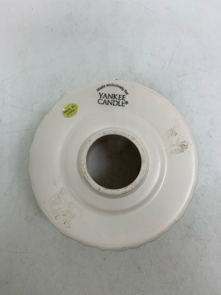 SMALL YANKEE CANDLE EMBOSSED ASSORTED DRESSED SNOWMAN CERAMIC SHADE.