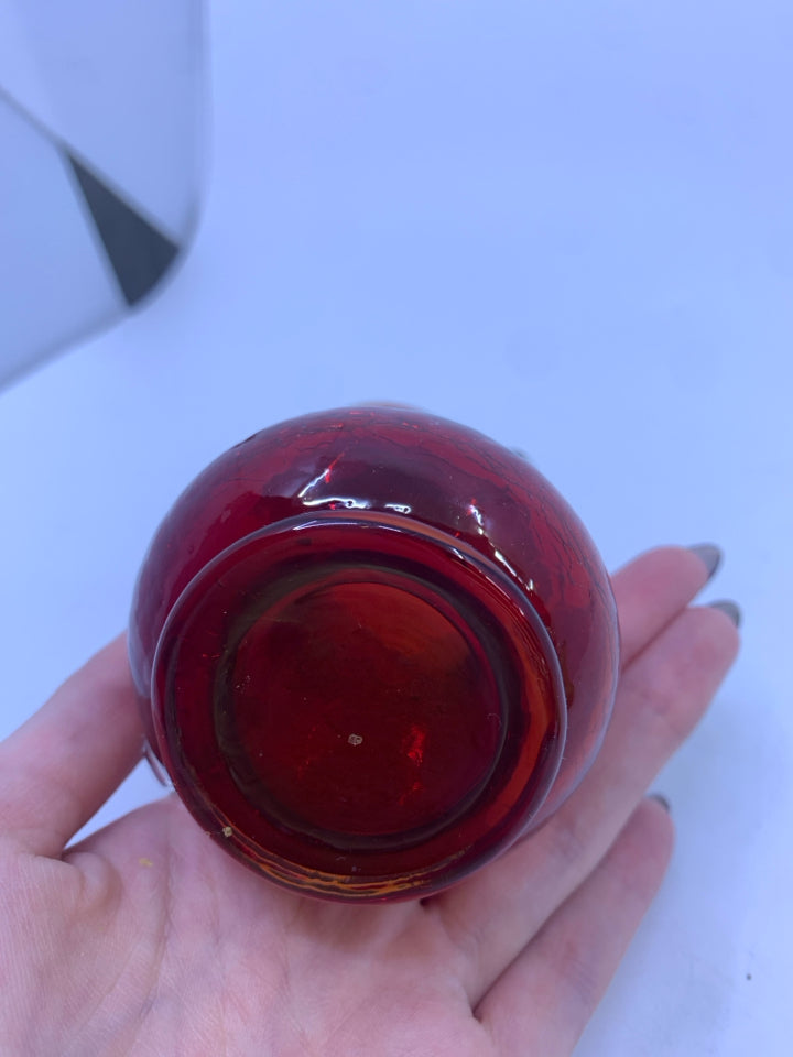 RED CRACKLE GLASS VASE W/HANDLE.