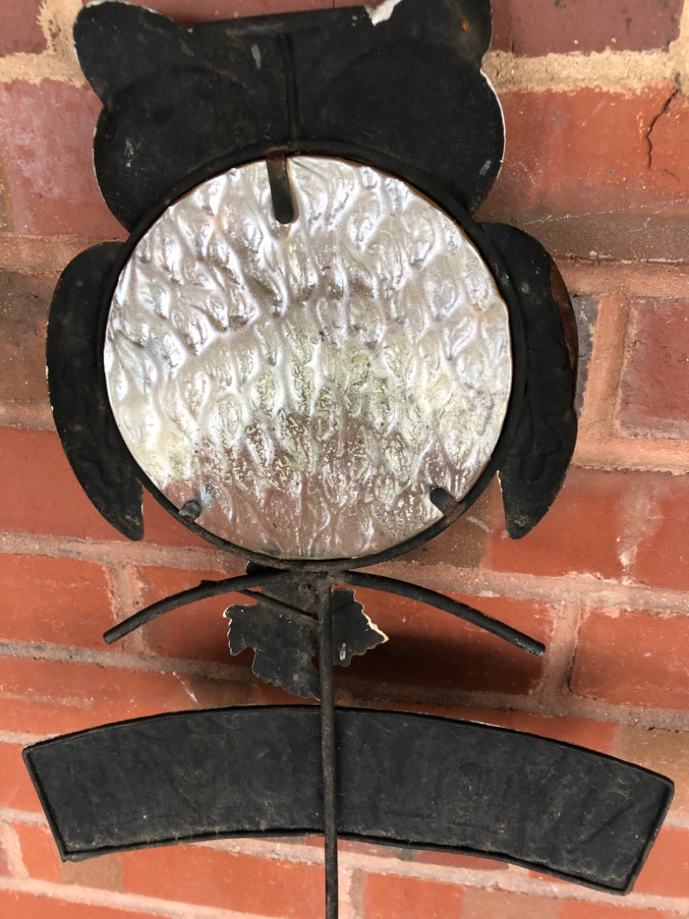 METAL WELCOME OWL STAKE.