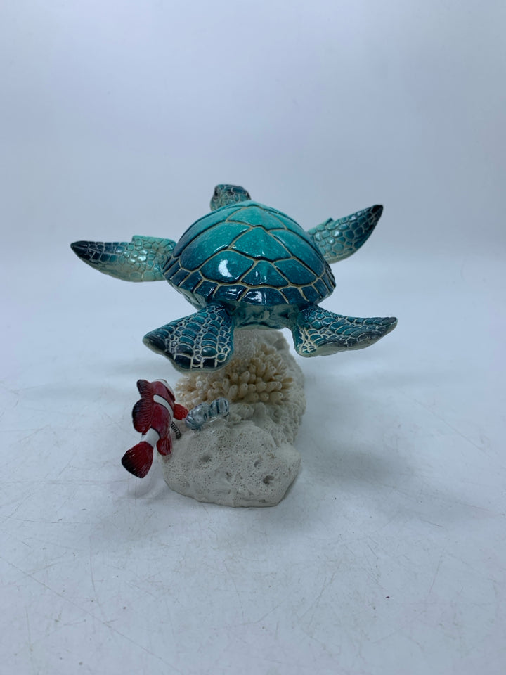 RESIN BLUE SEA TURTLE W/ MOVING FISH.