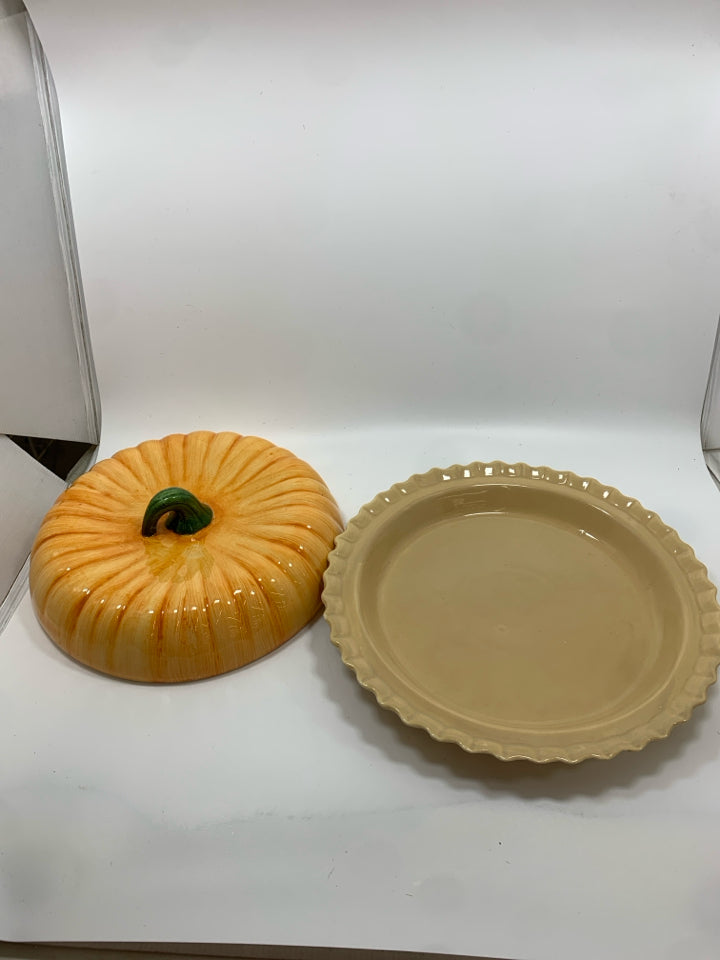 2PC PUMPKIN PIE DISH W/LID.