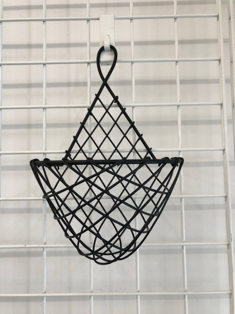 BLACK METAL WALL BASKET.
