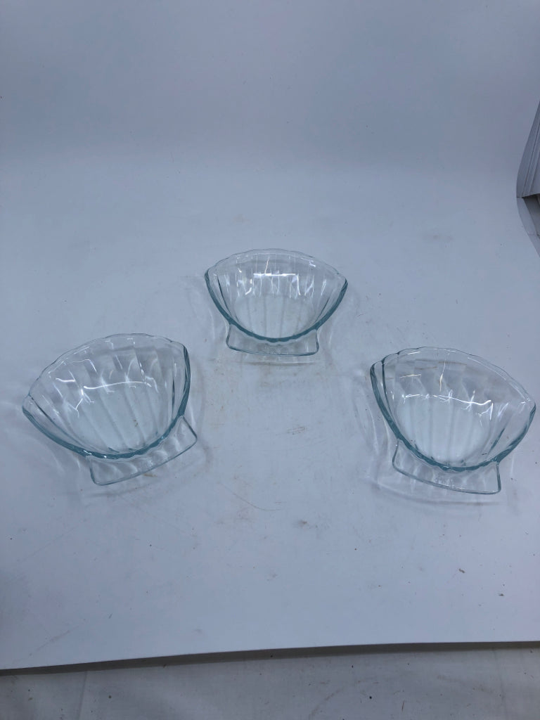 3 VTG PYREX SHELL SHAPED BOWLS.