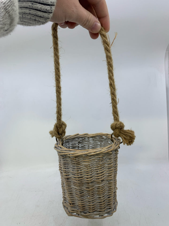 SMALL WHITE WASHED BASKET W/ LONG TWINE HANDLE.