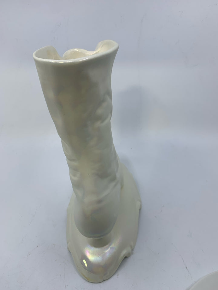 VTG CERAMIC IRIDESCENT CREAM COLORED VICTORIAN BOOT VASE 1983.