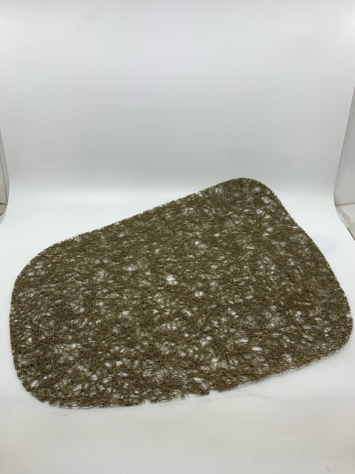 4 OBLONG BROWN SILICONE PLACEMATS.