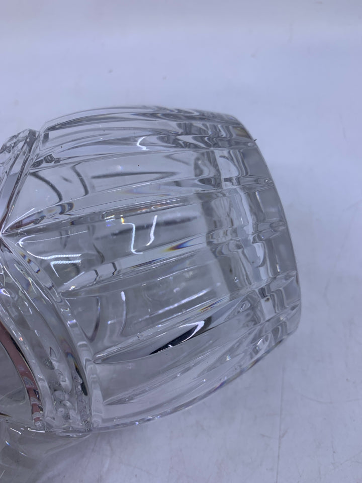 HEAVY CRYSTAL DETAILED PITCHER.