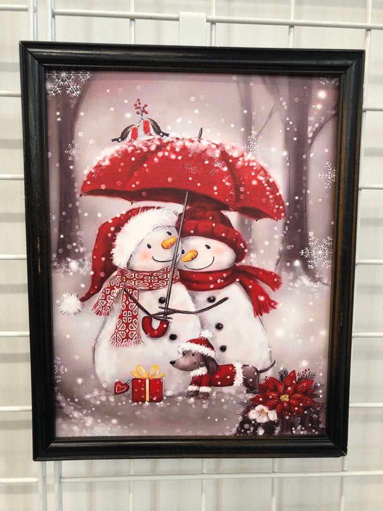 TWO SNOWMEN HUGGING IN DRK FRAME.