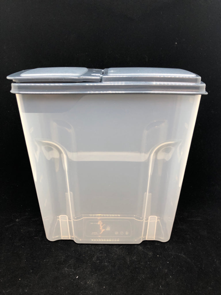 NEW PLASTIC FOOD STORAGE CONTAINER W/BLUE LID.