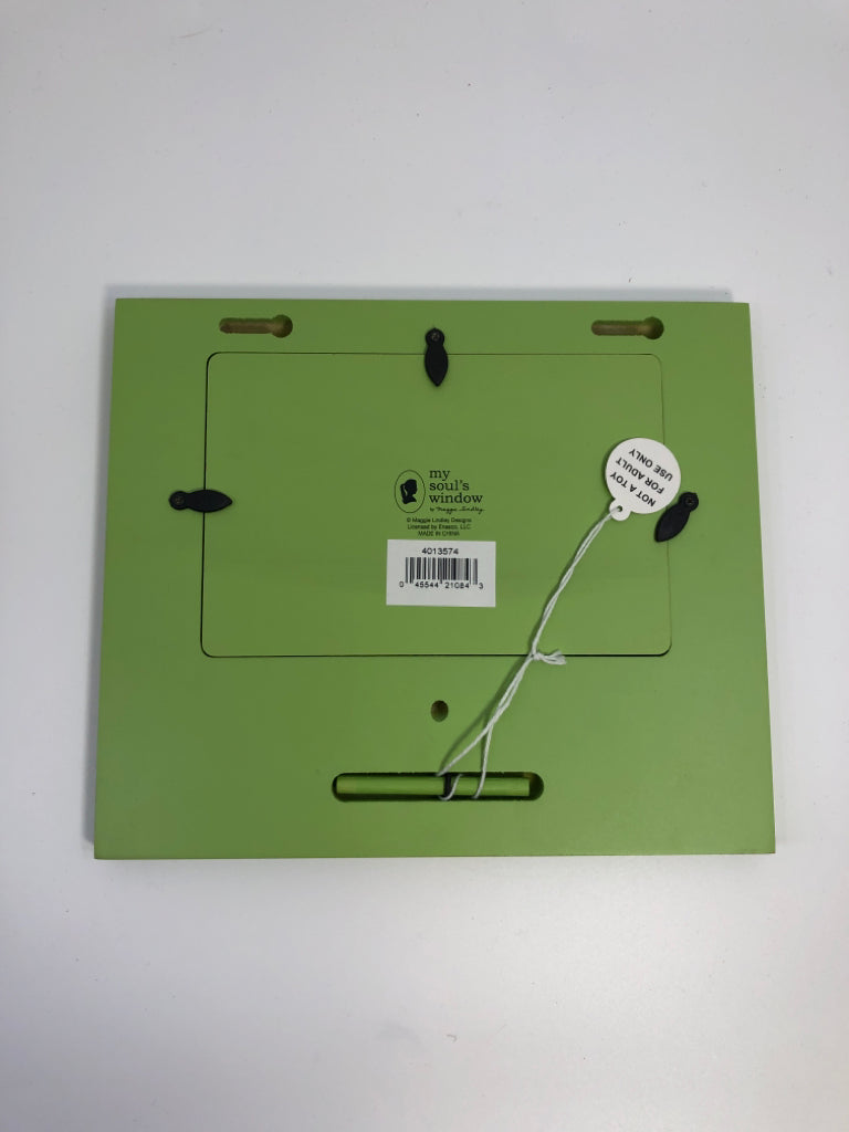 NWT GREEN "GIGGLE" PHOTO FRAME.