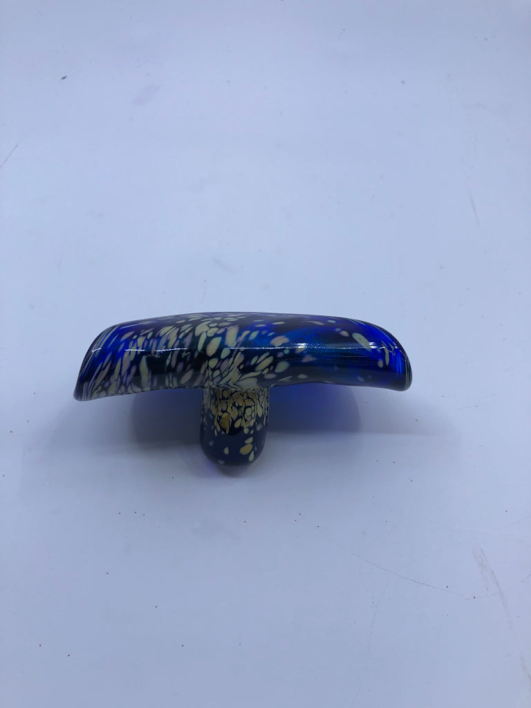 FAN SHAPED BLUE BLOWN GLASS CARD HOLDER.