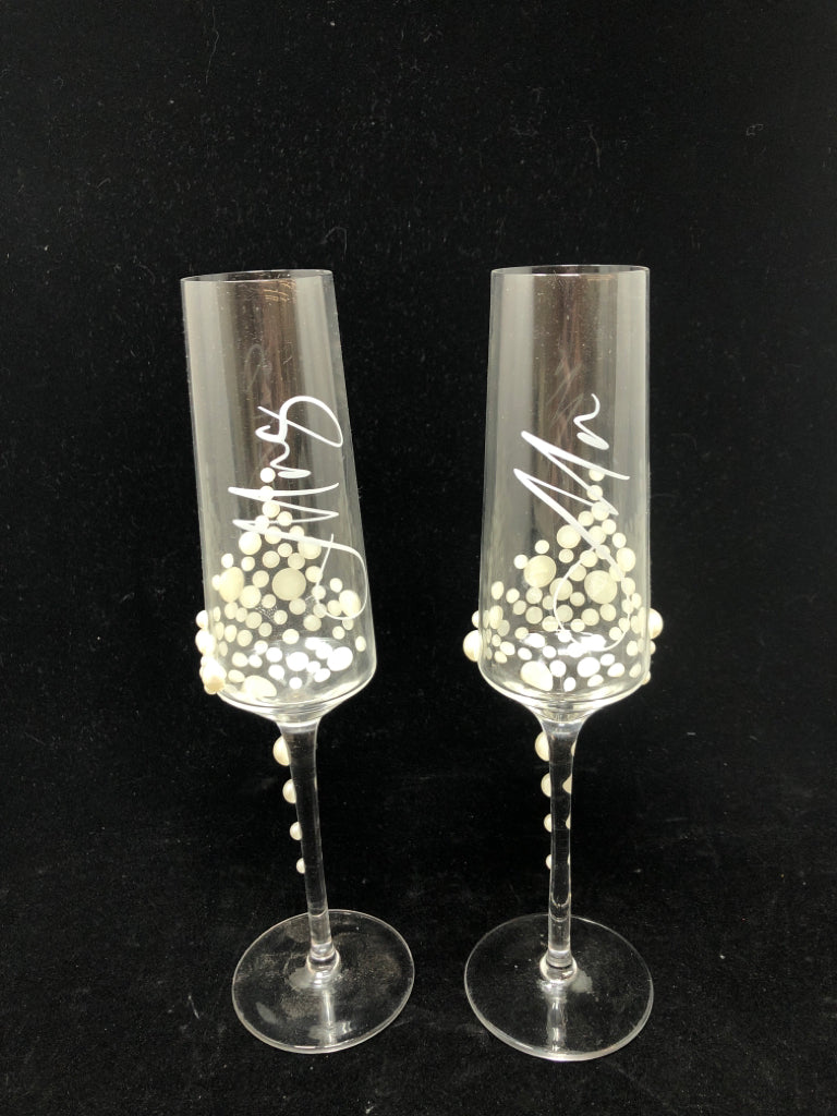 MR & MRS CHAMPAGNE GLASSES W/GEMS.