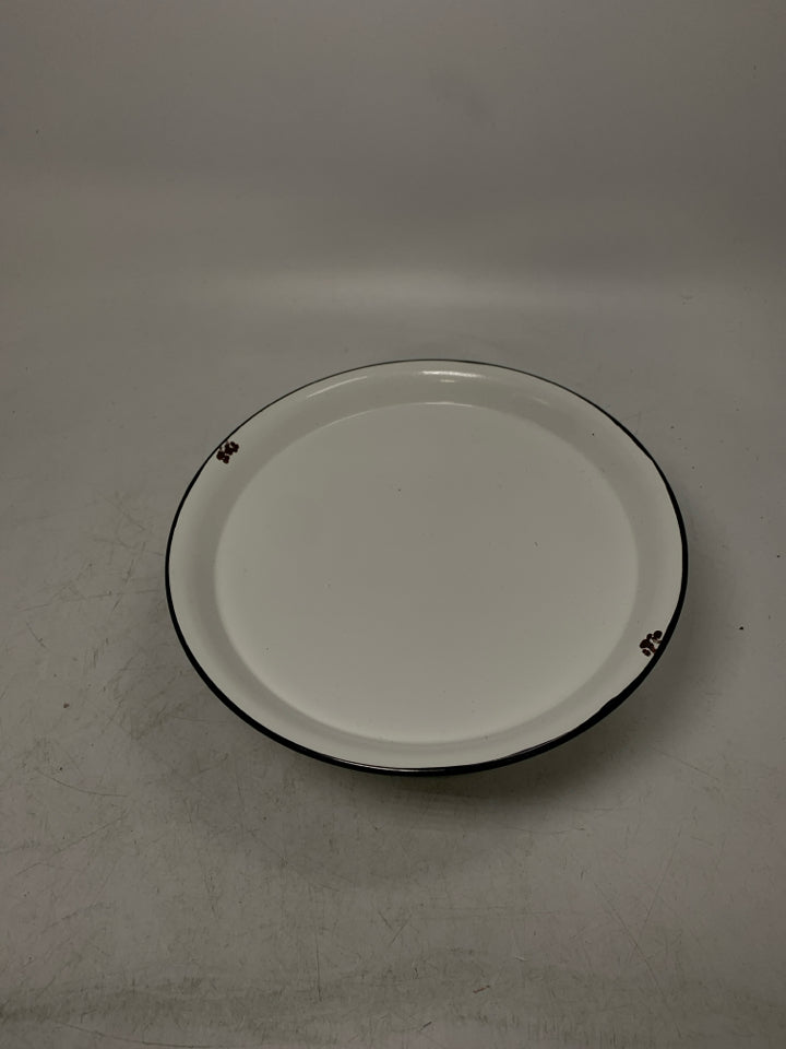 SHORT MINI ENAMEL CAKE STAND W/ BLACK EDGES.