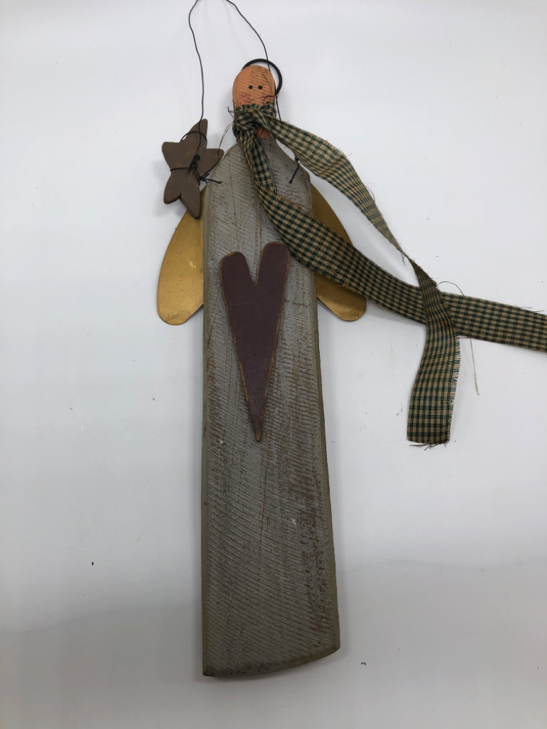 PRIMITIVE ANGEL W/ RED HEART & PLAID SCARF WALL HANGING.