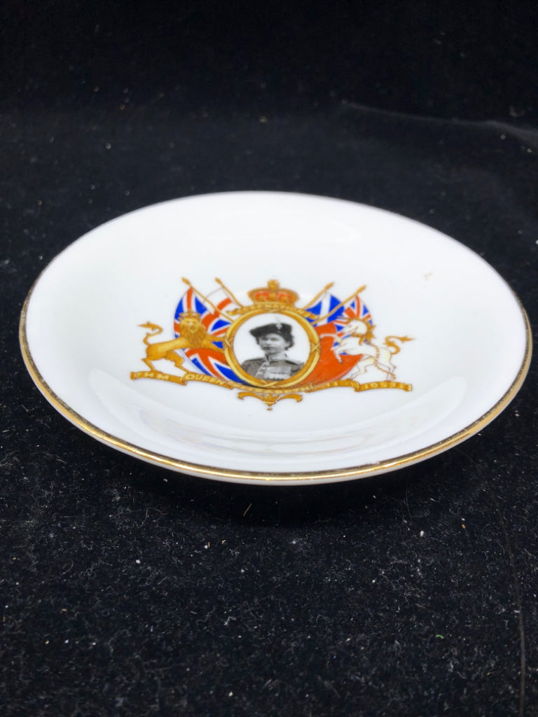 VTG SVC 3 CORONATION QUEEN ELIZABETH TEACUP SAUCERS-6PC.