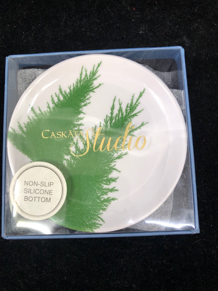 NIP 4 APPETIZER PLATES- GREEN PINE TREES.