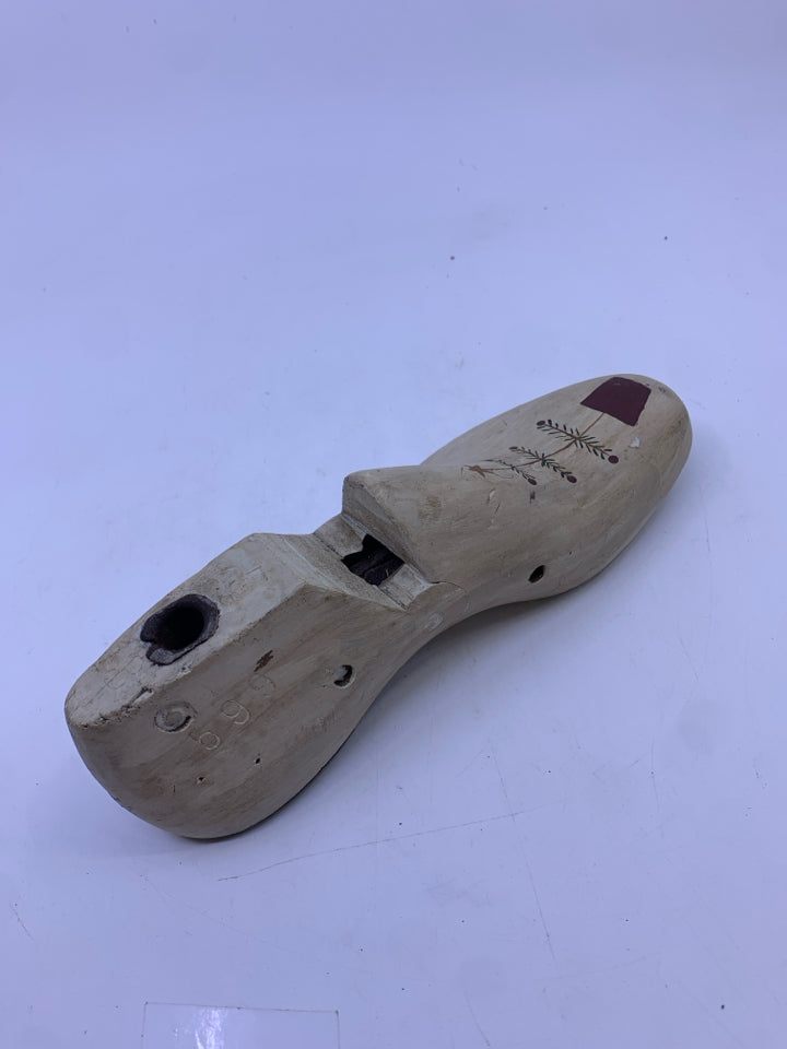 WHITE PAINTED SHOE FORM PRIMITIVE STYLE.