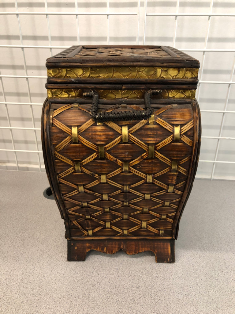 URN SHAPED WICKER BOX W/LOCKING FLIP LID.