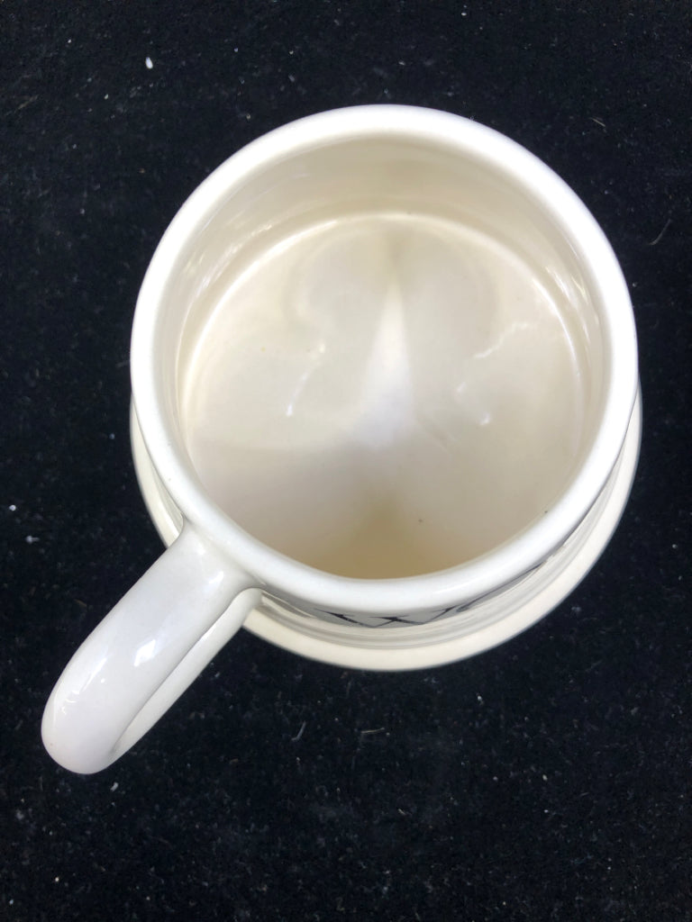CREAM DOG MUG W LID.
