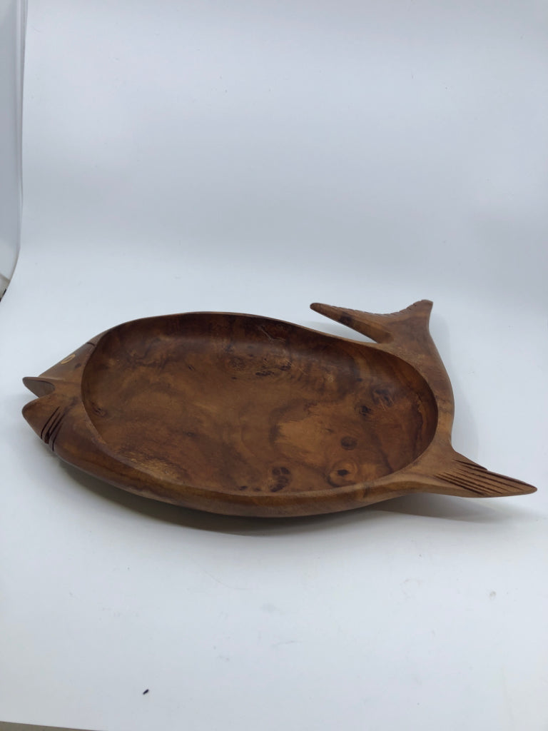 WOOD FISH SHAPED TRAY.