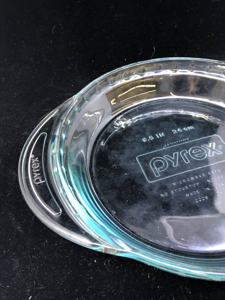 PYREX PIE DISH W/HANDLES.