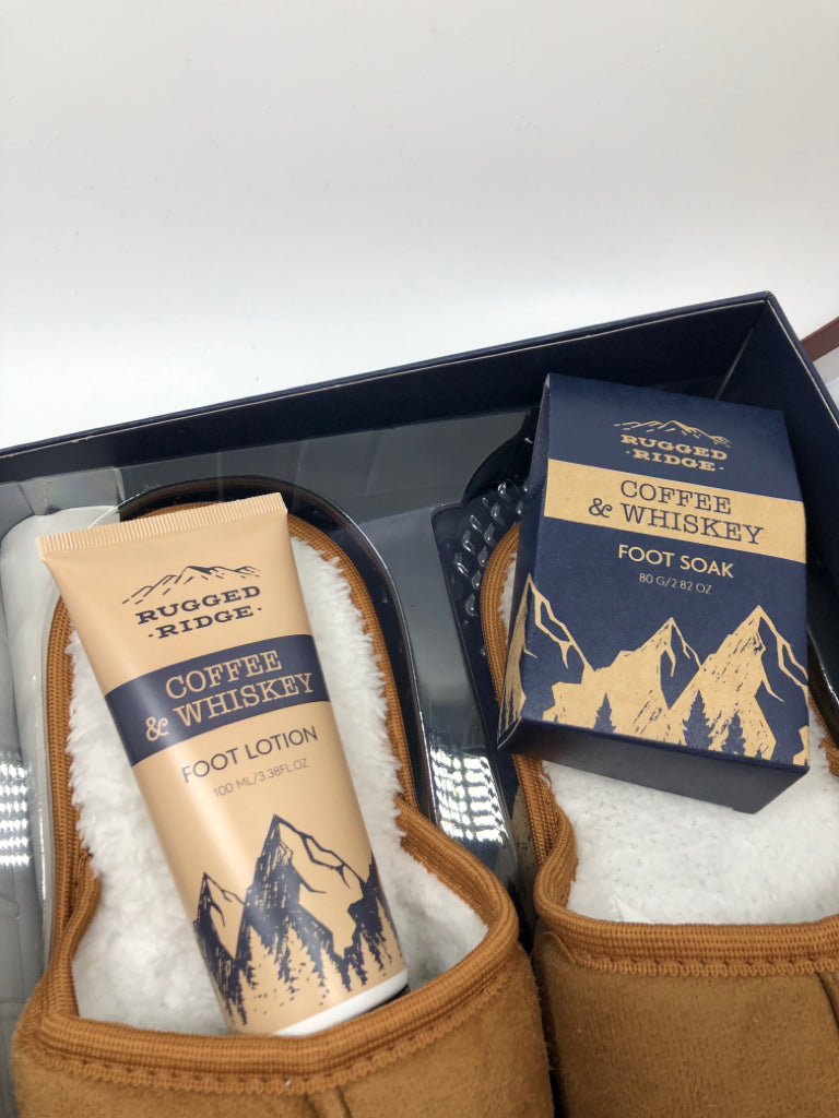 NIB MENS "COFFE & WHISKEY" SLIPPER COLLECTION - SIZE 42.