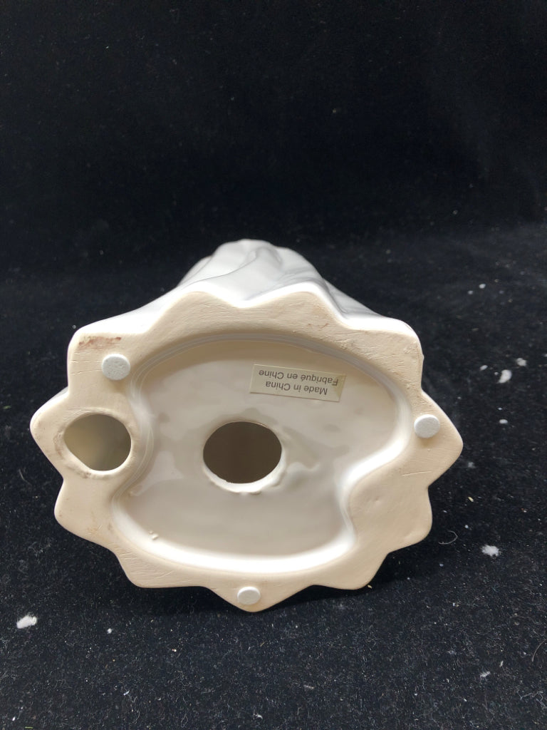 CERAMIC GHOST BLACK EYES SHELF DECOR.
