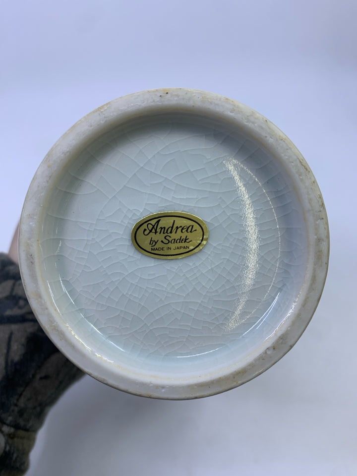 BLUE FLORAL GINGER JAR.