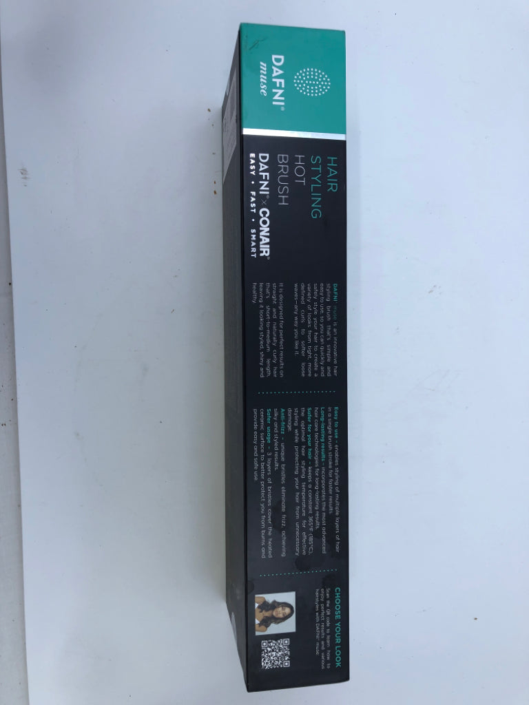 NIB HAIR STYLING HOT BRUSH.