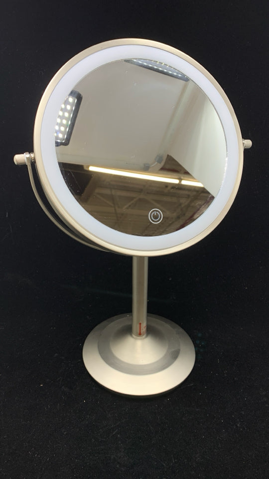 2-SIDED SILVER MIRROR W/RING LIGHT.
