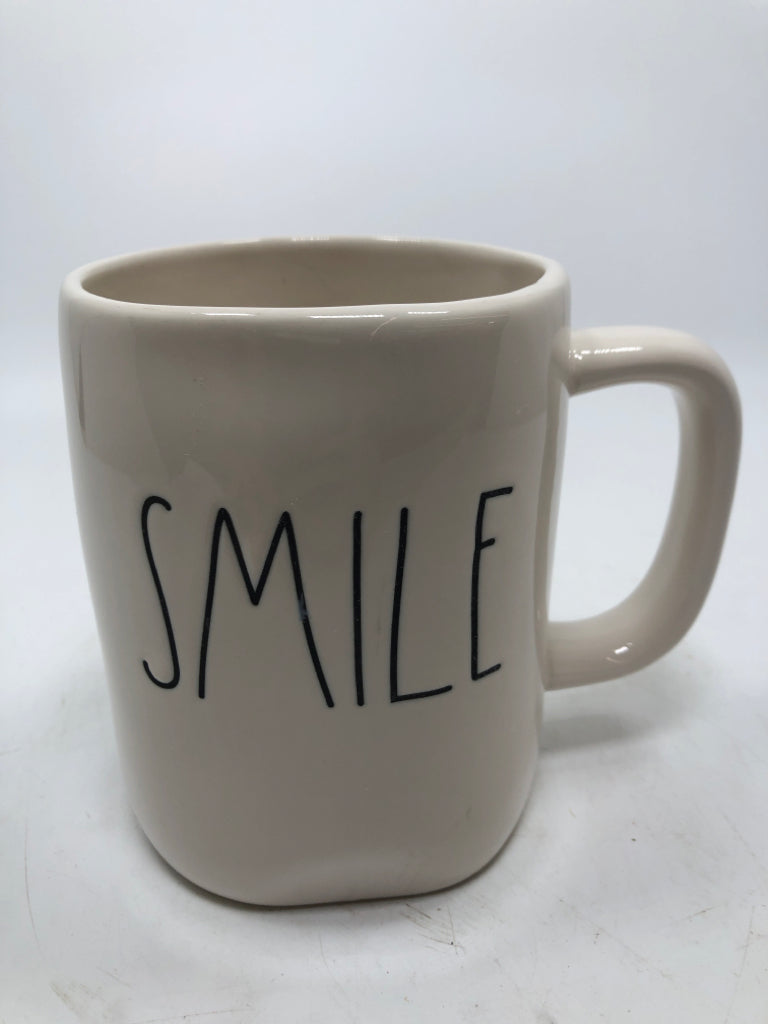 RAE DUNN "SMILE" MUG.
