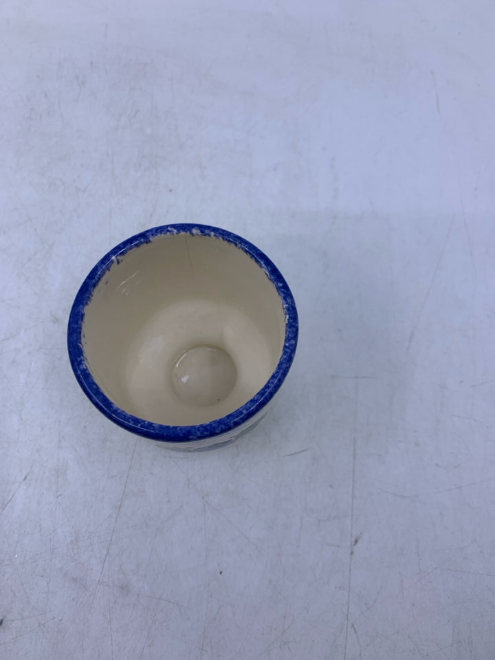 FOOTED BLUE SPONGE W/ BLUEBERRIES EGG CUP.