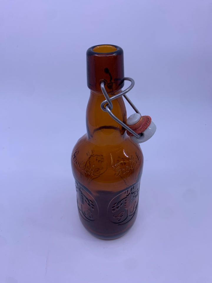 VTG BROWN GLASS BOTTLE W STOPPER.