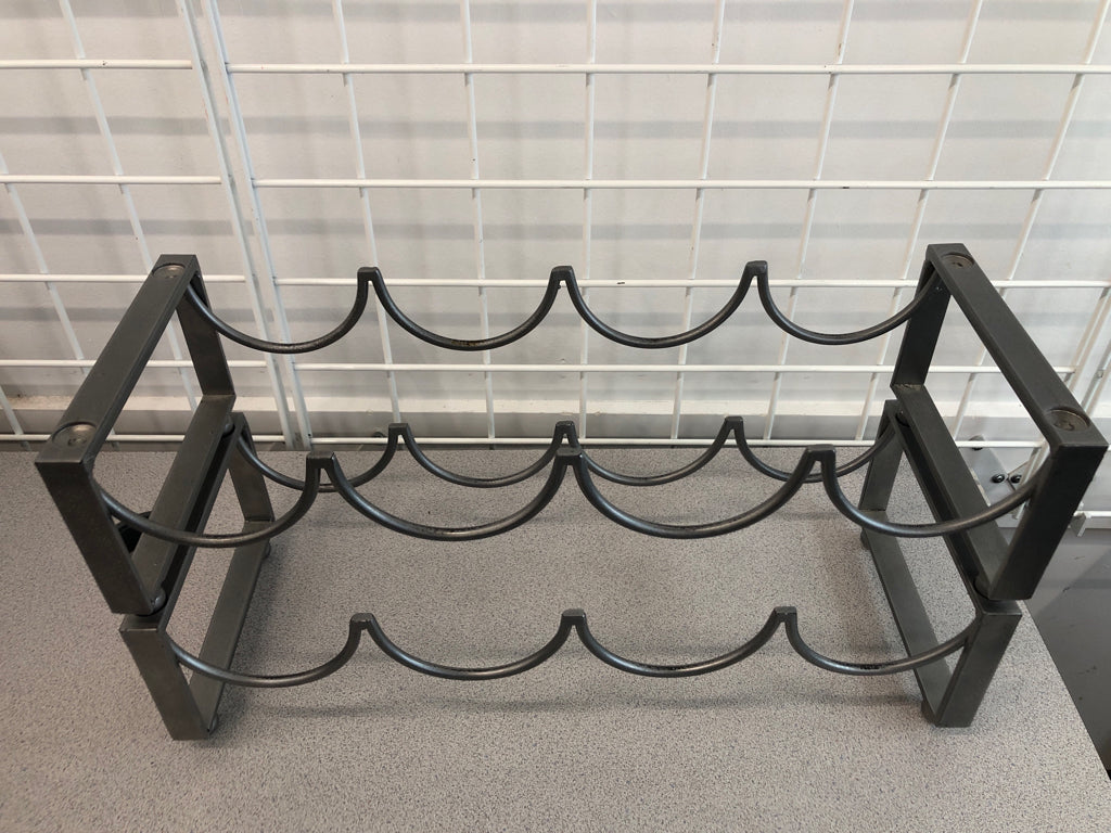 2-LAYER GRAY WINE HOLDER.