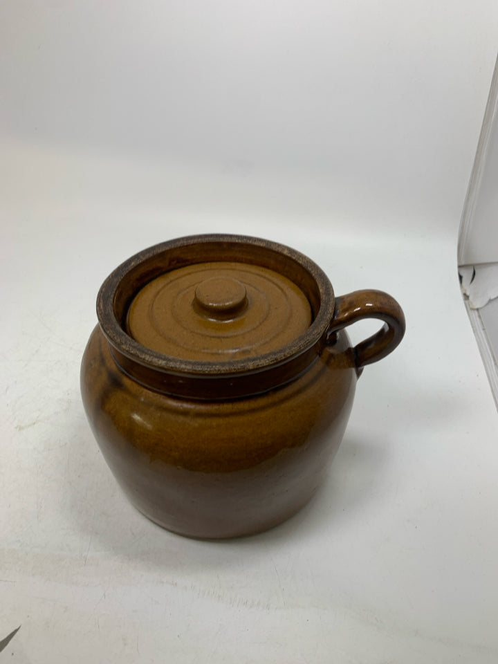 HEAVY BEAN POT W/ HANDLE.