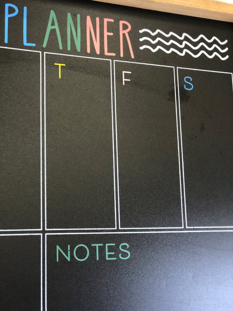 CHALKBOARD WEEKLY WALL CALENDAR.