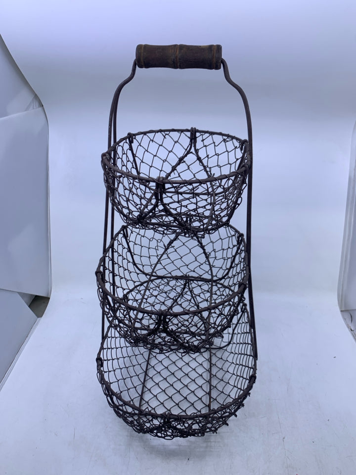 BROWN 3 TIER CHICKEN WIRE STANDING BASKET.
