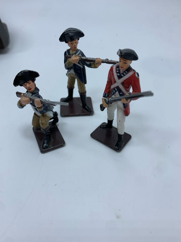 3 MINI REVOLUTIONARY SOLDIERS (IN BAG).