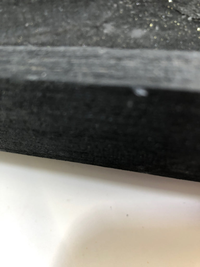 BLACK WOOD CENTERPIECE.