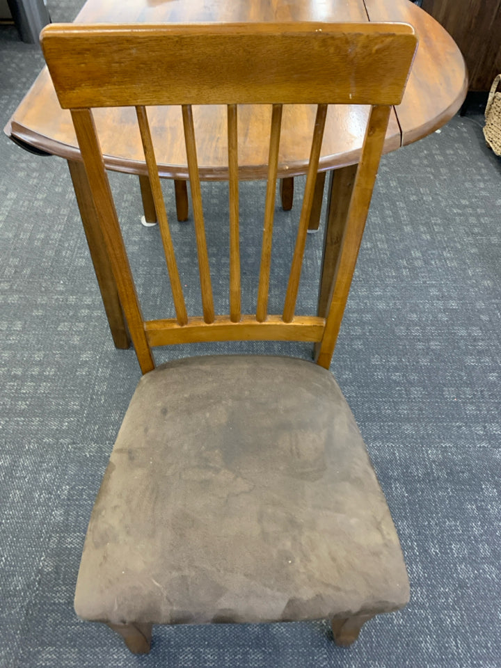 SMALL ROUND DROP LEAF TABLE +2 CHAIRS.