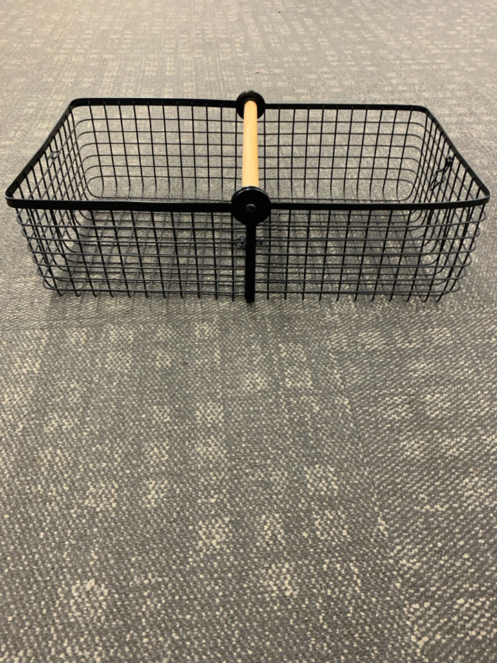 LONG METAL BASKET W/WOOD HANDLE.