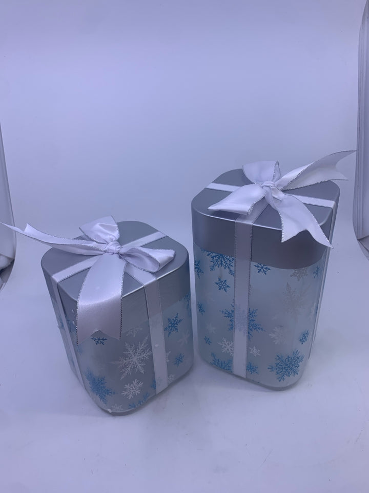2 LIGHT UP FROSTED PRESENT DECOR PIECES.