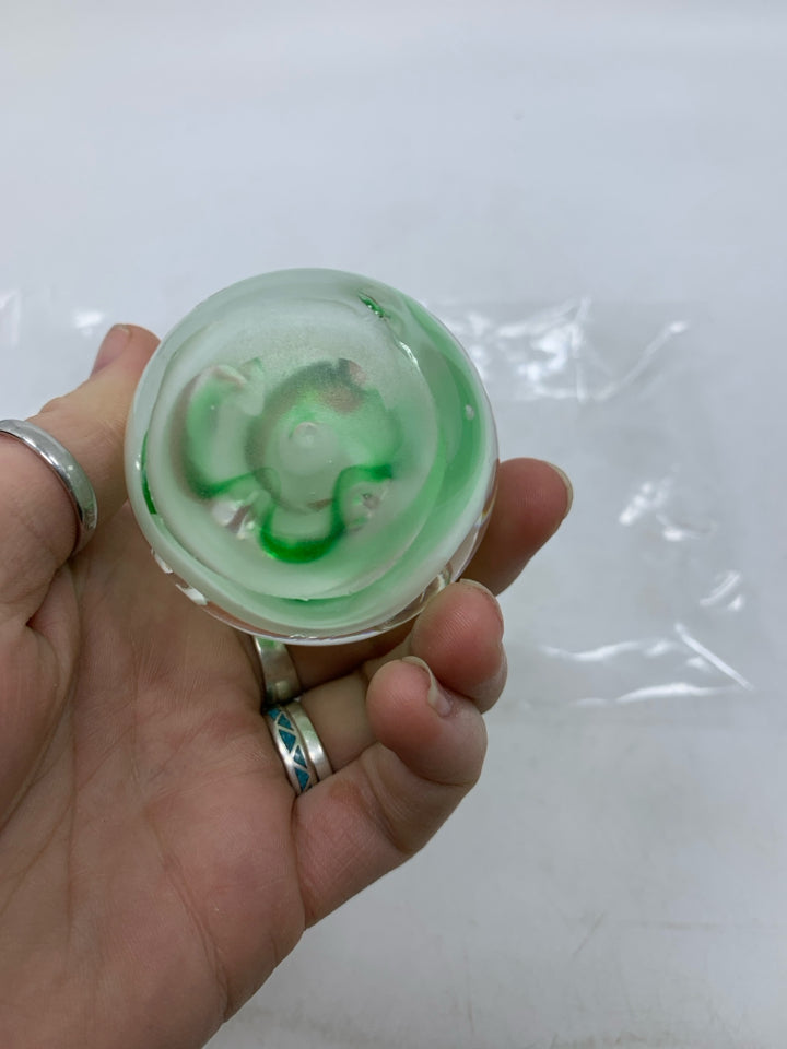 GLASS EGG BUBBLE GLASS PAPERWEIGHT IN BAG.