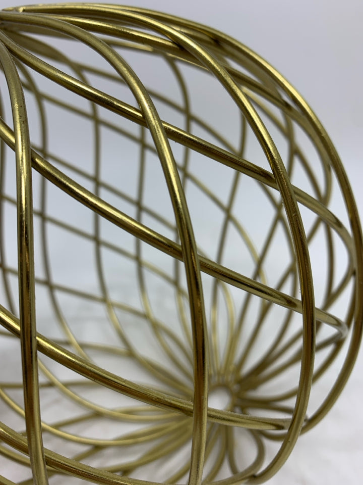 GOLD WIRE GEOMETRIC BALL DESK DECOR.