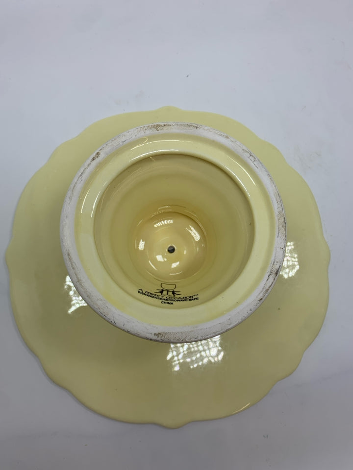 CERAMIC DESSERT STAND W/SCALLOP EDGE.