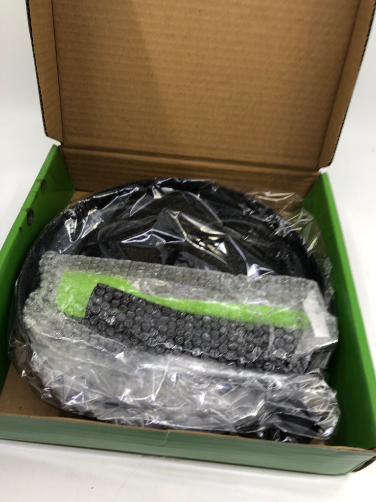 NIB 4-CUP EGG FRYING PAN.