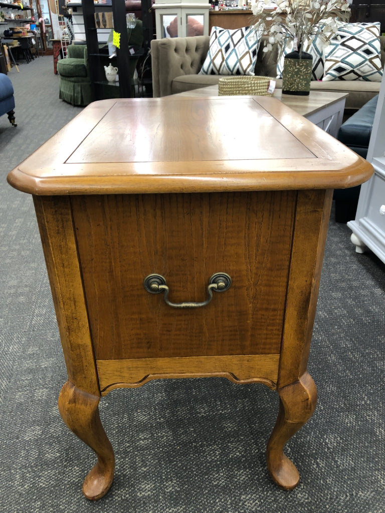 VTG WOOD SIDE TABLE W/SHELF, HANDLE DETAILS.